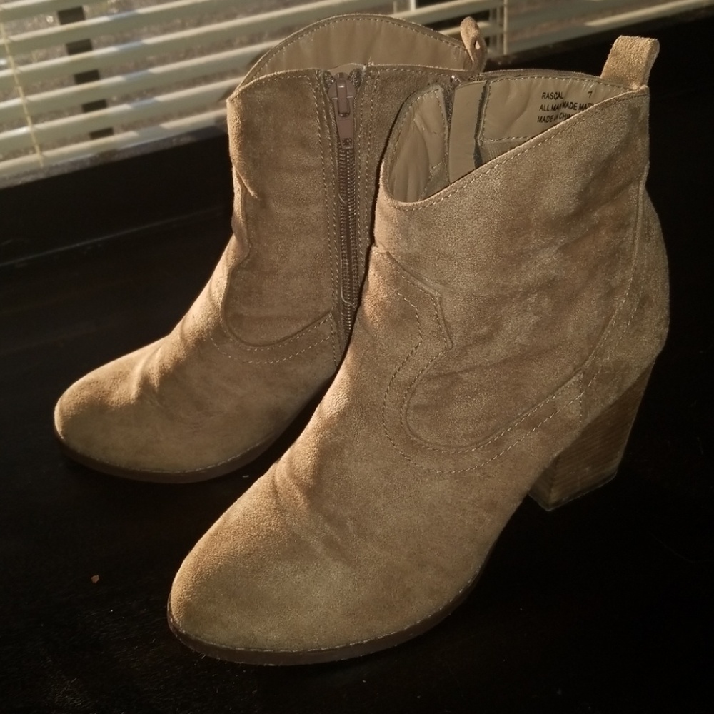 Taupe Western style ankle boots - Picture 2 of 4